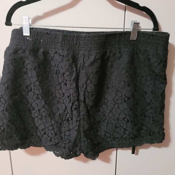 Lace shorts - Picture 2 of 2